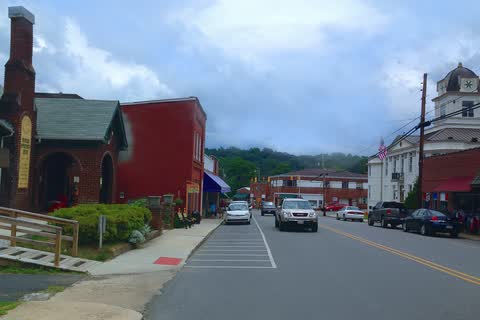 Downtown Bakersville street with the courthouse cupola and mountains behind