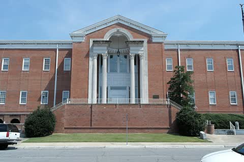 A large red-brick courthouse with a white arched entrance in Washington, North Carolina