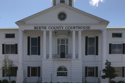 A white two-story courthouse with columns and a cupola in Windsor, North Carolina