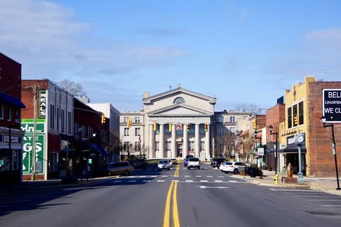 Main Street in Lincolnton leading to the white columned Lincoln County Courthouse