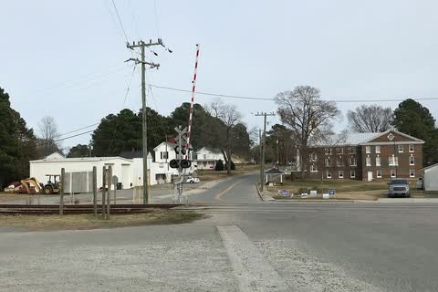 A railroad crossing and small buildings in Severn