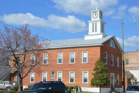 A red-brick colonial-style courthouse with a white clock cupola in Washington